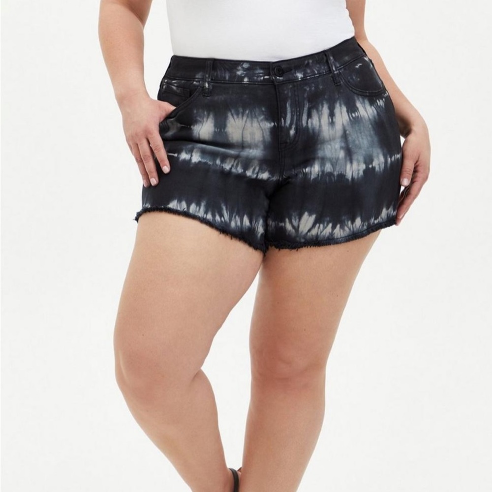 4/60$ Torrid stylish fun shorts